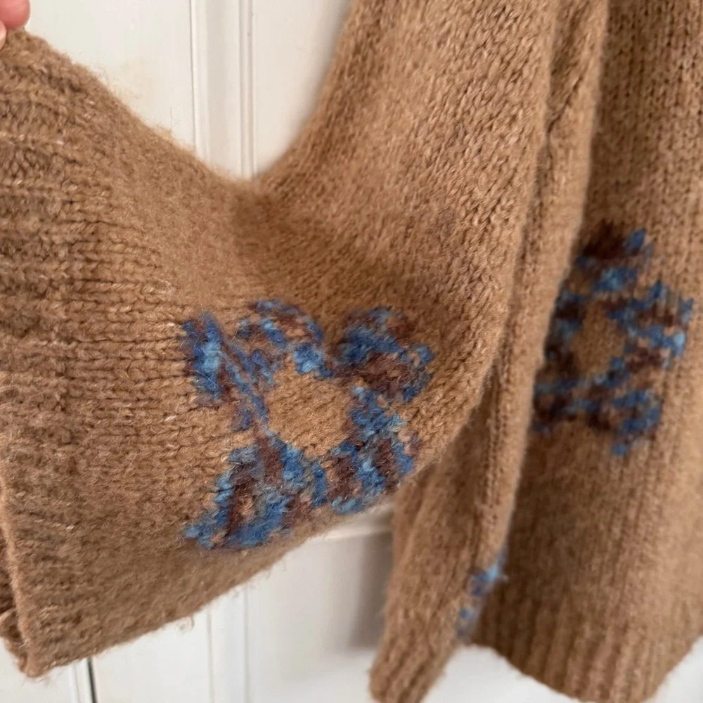 Elegant Tan Pullover with Blue Floral Design by Rita Ros - Picture 5 of 9